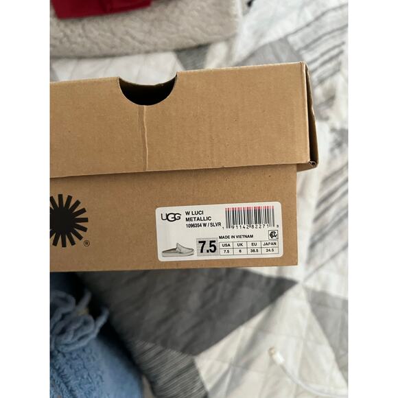 Ugg Luci Silver Metallic Slip-On Sneakers Size 7.5 - Picture 3 of 7